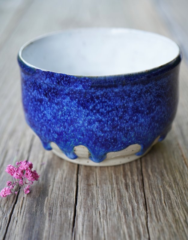 Handgetöpferte Matcha Schale – Keramik in tiefem Kristallblau